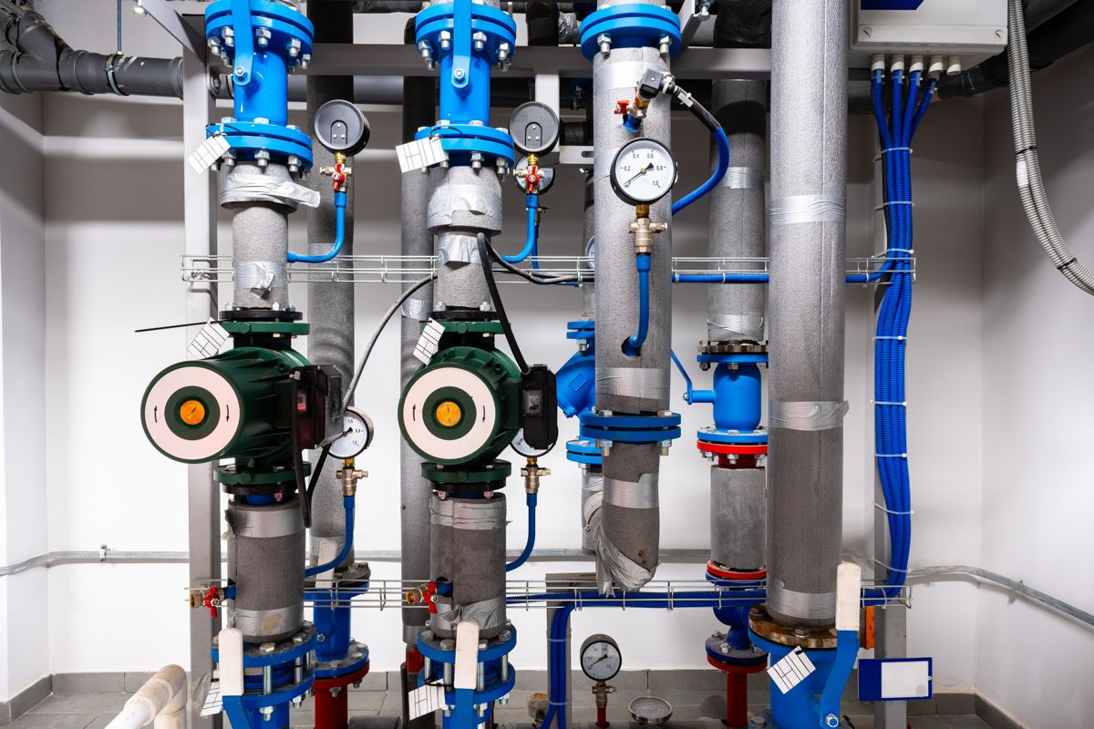 Pumps and valves in a pumping station